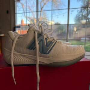 New Balance Women's 5.5 FuelCell 996v5 Court Shoes